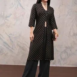 Vishudh Shoulder Strap Neck Crop Top & Jacket With Palazzos Co-Ords-image-45