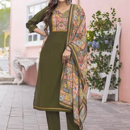 MITTOO Women Floral Embroidered Regular Kurta with Trousers & With Dupatta-image-29