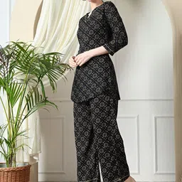Netreyam Bandhani Printed V-Neck Tunic With Palazzos image 5