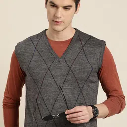 INVICTUS Men Grey Self-Design Acrylic Geometric Pattern Sweater Vest-image-28
