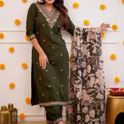 BAESD Women Floral Embroidered Kurta with Trousers & Dupatta-21