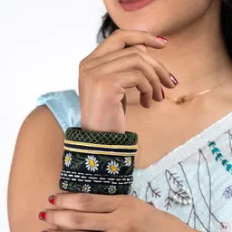Taasha Craft Set Of 5 Threaded Bangles image 3