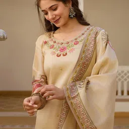 Gilori Women Ethnic MotifsRegular Thread Work Kurta with Trousers & With Dupatta image 3