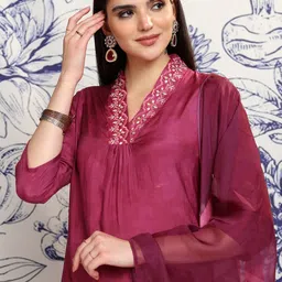Vishudh Maroon V Neck Floral Printed Regular Kurta with Trousers & With Dupatta-picture-19