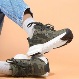 THE WHITE POLE Men Textured Lace Up Lightweight Memory Foam Mesh Sneakers image 5