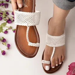 Shoetopia Girls Ethnic Textured One Toe Flats-6