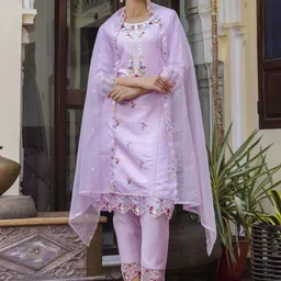 VredeVogel Women Floral Embroidered Regular Kurta with Trousers & With Dupatta-11