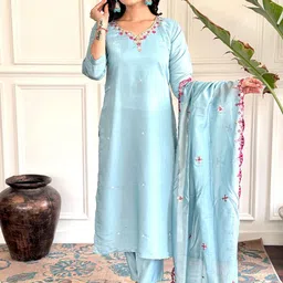 Divyadham Textiles Women Floral Embroidered Regular Thread Work Kurta Set-38