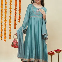 CurlyTales Girls Floral Yoke Design Thread Work Anarkali Kurta With Trousers & Dupatta-picture-31