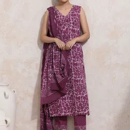 Moara Floral Printed V-Neck Sequinned Pure Cotton Straight Kurta With Trousers & Dupatta-image-92