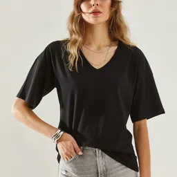 BIANCO LUCCI Women V-Neck Extended Sleeves Pockets T-shirt-image-52