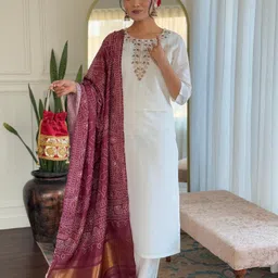 THE52 Women Floral Embroidered Regular Pure Silk Kurta with Trousers & With Dupatta-image-42