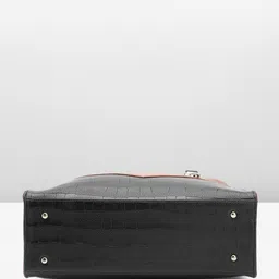 FABBHUE Textured Swagger Shoulder Bag image 4