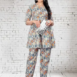 KANUDA Women White Poly Crepe Kurta Sets-picture-2