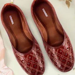 Anouk Women Embroidered Ethnic Mojaris Flats-picture-4