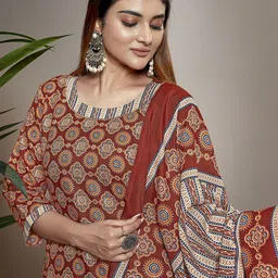 DIVASTRI Women Printed Regular Kurta with Trousers & With Dupatta image 2