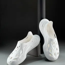 Campus Men Solid Clogs-picture-58