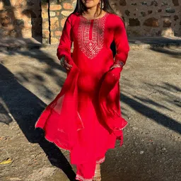 VredeVogel Women Floral Embroidered Regular Kurta with Trousers & With Dupatta-image-90