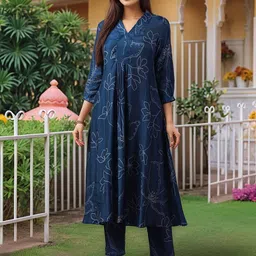 Aaghnya Women Floral Printed Regular Kurta with Trousers-23