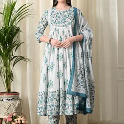 Vaimiya Women Floral Printed Regular Pure Cotton Kurta with Trousers & With Dupatta-image-2