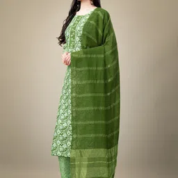 A TO Z CART Women Ethnic Motifs Printed Regular Kurta with Trousers & With Dupatta image 3