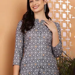 RIG-TIE Abstract Printed Mandarin Collar Crepe Top-14