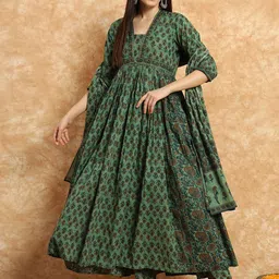 Gujari Women Floral Printed Layered Pure Cotton Kurta with Trousers & With Dupatta-image-9