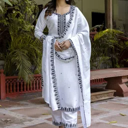 VredeVogel Women Floral Embroidered Regular Thread Work Kurta with Trousers & With Dupatta-picture-37