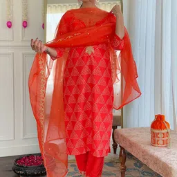 GRIOPY Women Floral Embroidered Regular Kurta & Trousers With Dupatta-51
