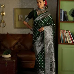 Sangria Woven Design Zari Banarasi Saree-picture-16