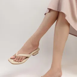 Alishtezia Women Off-white PU Block Heels-picture-48