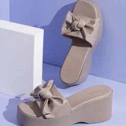Inc 5 Party Wedge Sandals with Bows-78