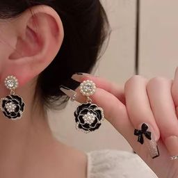 Nitant Contemporary Drop Earrings-4