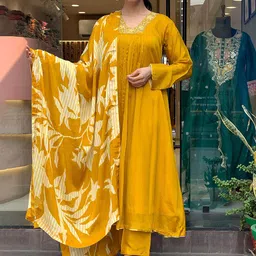 Ekta Textiles Women Floral Printed Kurta with Trouser & Dupatta-picture-23