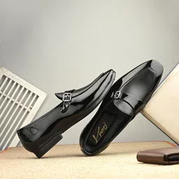 knoos Men Textured Loafers-image-28