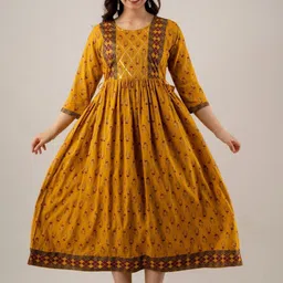 JALTHER Women Floral Printed Gotta Patti Floral Maternity Kurta-image-48
