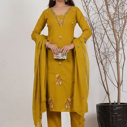 MF Hayat Women Floral Embroidered Regular Pure Cotton Kurta with Trousers & Dupatta-picture-16