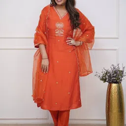 Lilots Floral Embroidered Thread Work Chanderi Silk Kurta With Trousers & Dupatta-picture-6