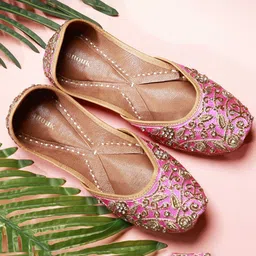Anouk Women Embellished Ethnic Mojaris-image-20