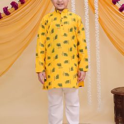 Aj DEZInES Boys Yellow Pure Cotton Full sleeves Krishna Mor Pankh Printed Kurta Pyjama Set-image-34
