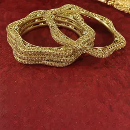 ZULKA Set Of 4 Gold-Plated Zircon Diamonds Stone-Studded Star Design Bangles-92
