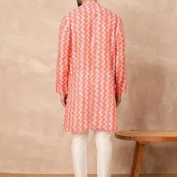 Prakatha Men Chevron Printed Kurta with Pyjama image 2