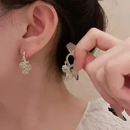 ONUYX Contemporary Hoop Earrings-10