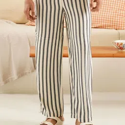 Muvazo Men Mid-Rise Track Pants-image-85