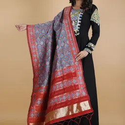 Suha Ethnic Motifs Woven Design Dupatta with Zari-picture-28