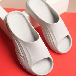 The Roadster Lifestyle Co Men Textured Sliders-27