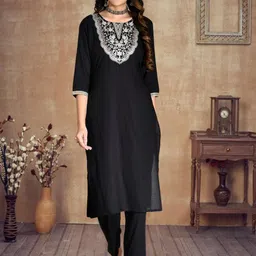 OZIA Women Embroidered Straight Kurta with Solid Trousers-picture-27