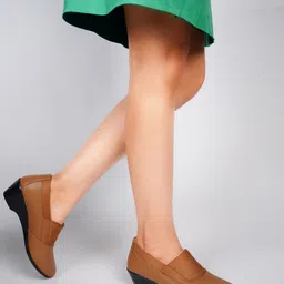 Try Me Textured Round Toe Block Pumps image 2