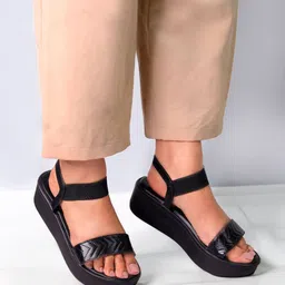 Monrow Textured Open Toe Flatform Heels-17