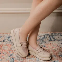 Shezone Women Textured Lightweight Heeled Loafers-image-99